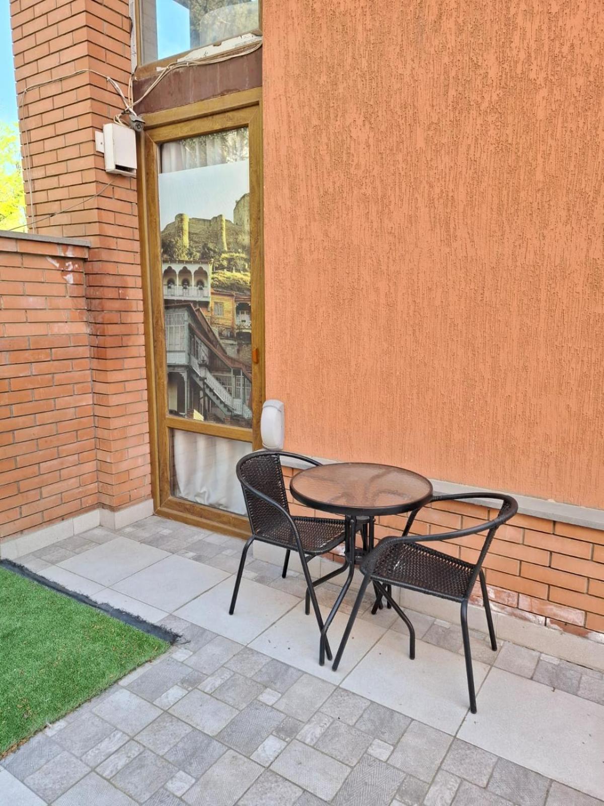 Aura Plaza Hotel Tiflis Exterior foto