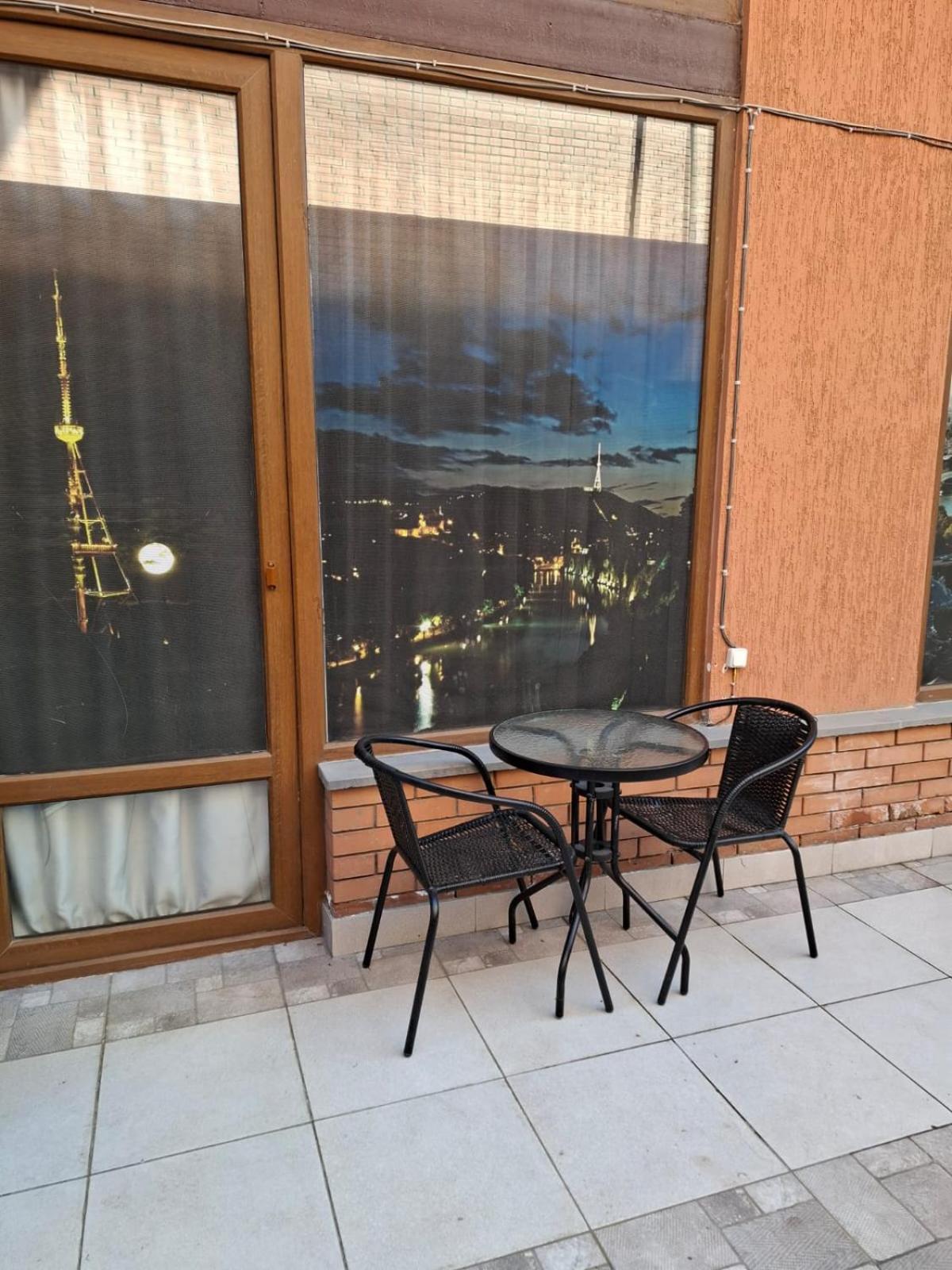 Aura Plaza Hotel Tiflis Exterior foto