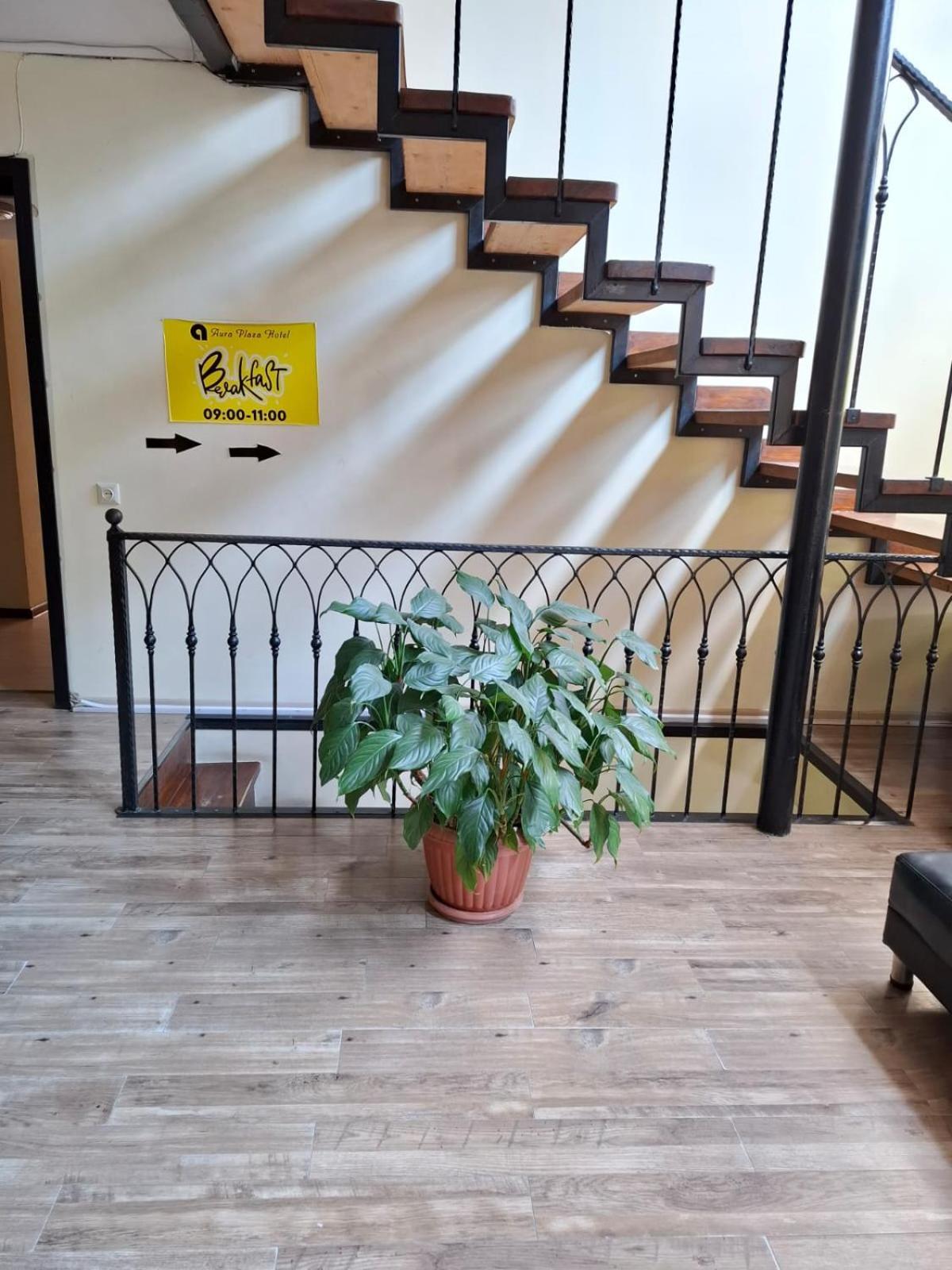 Aura Plaza Hotel Tiflis Exterior foto