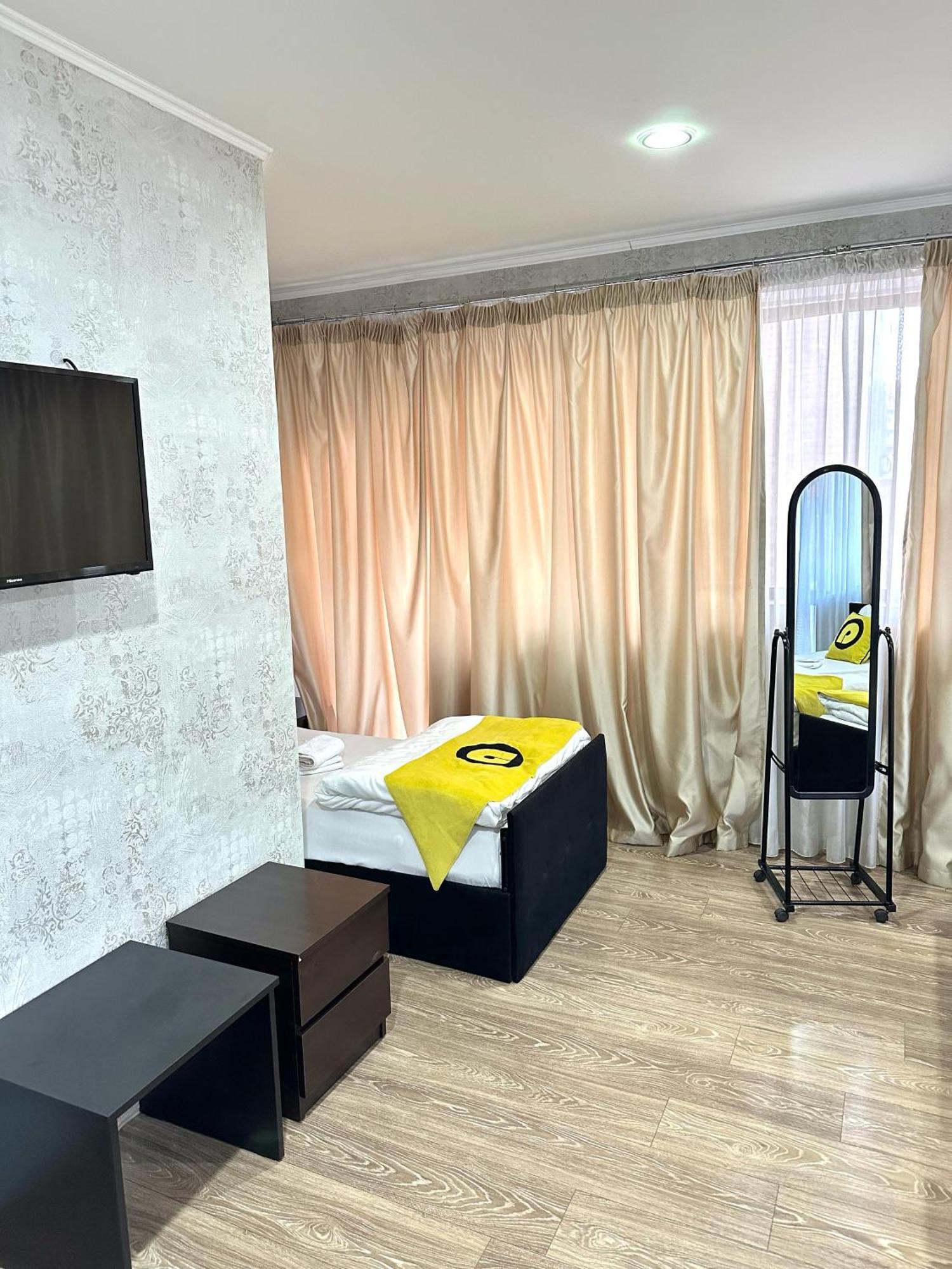 Aura Plaza Hotel Tiflis Exterior foto