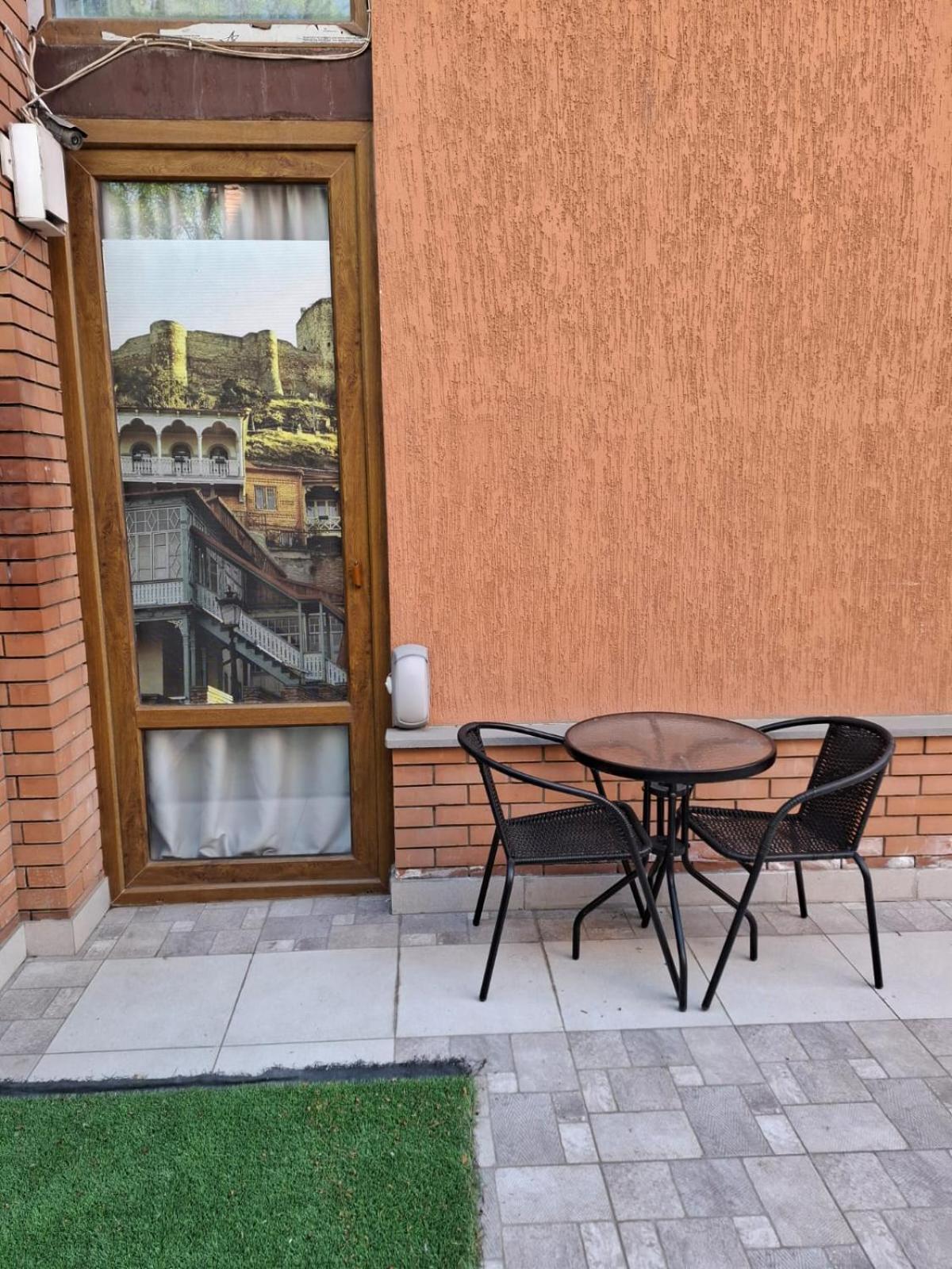 Aura Plaza Hotel Tiflis Exterior foto