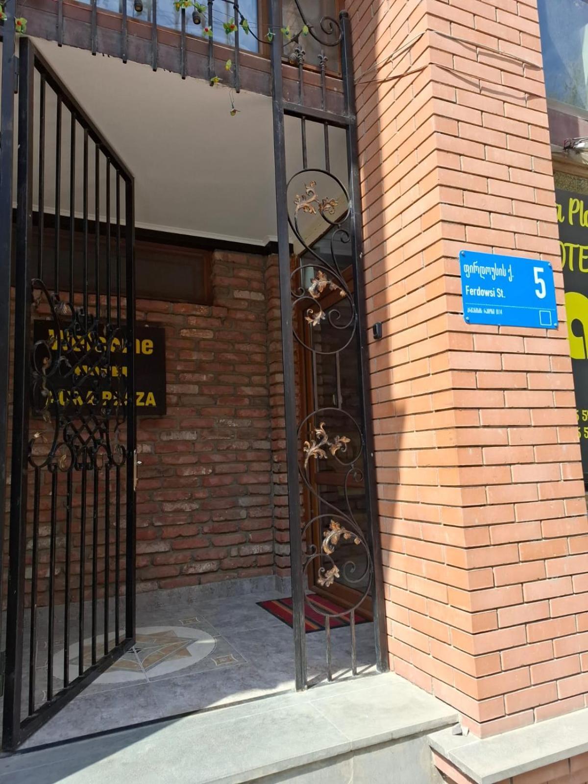 Aura Plaza Hotel Tiflis Exterior foto