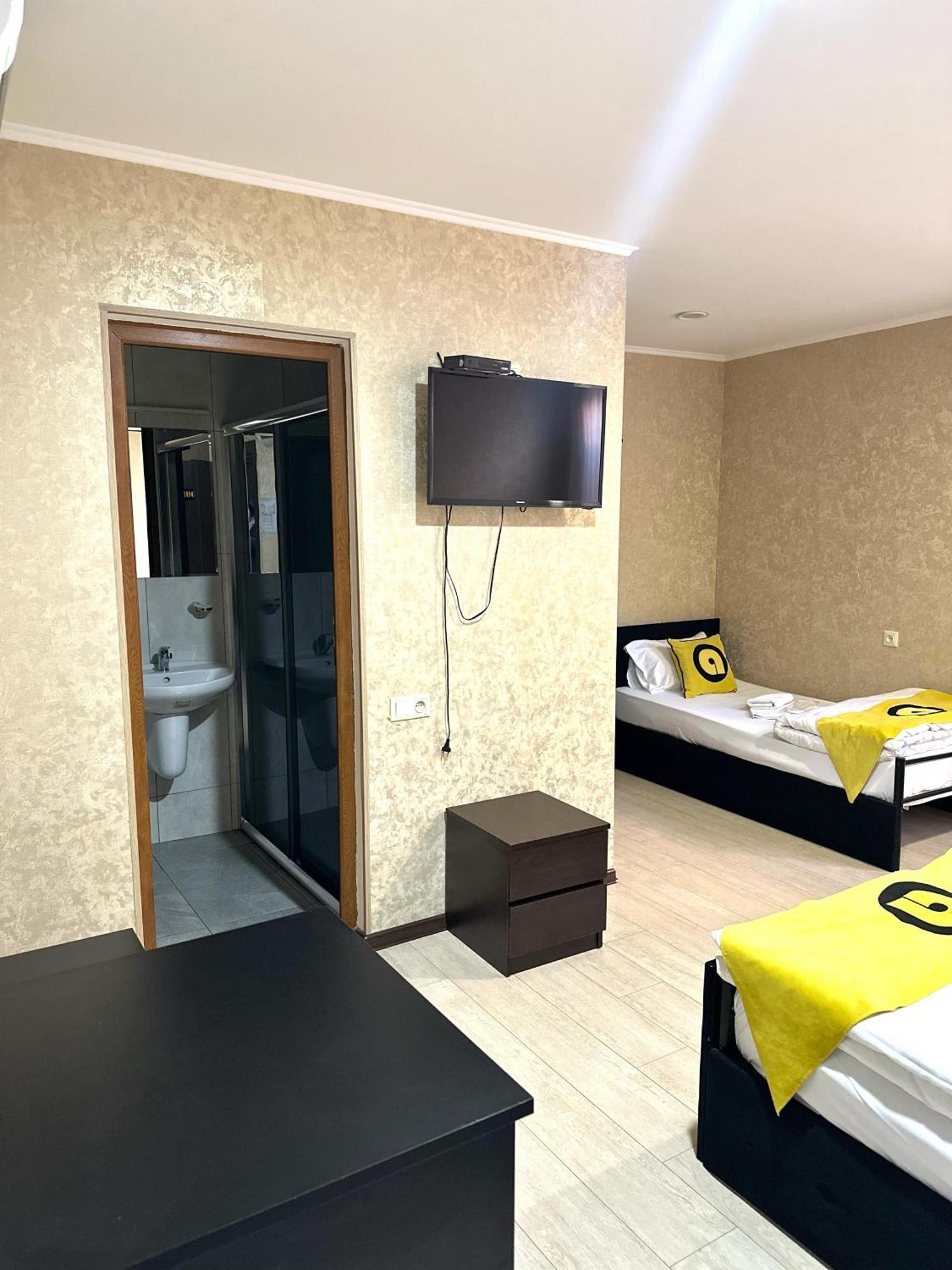 Aura Plaza Hotel Tiflis Exterior foto