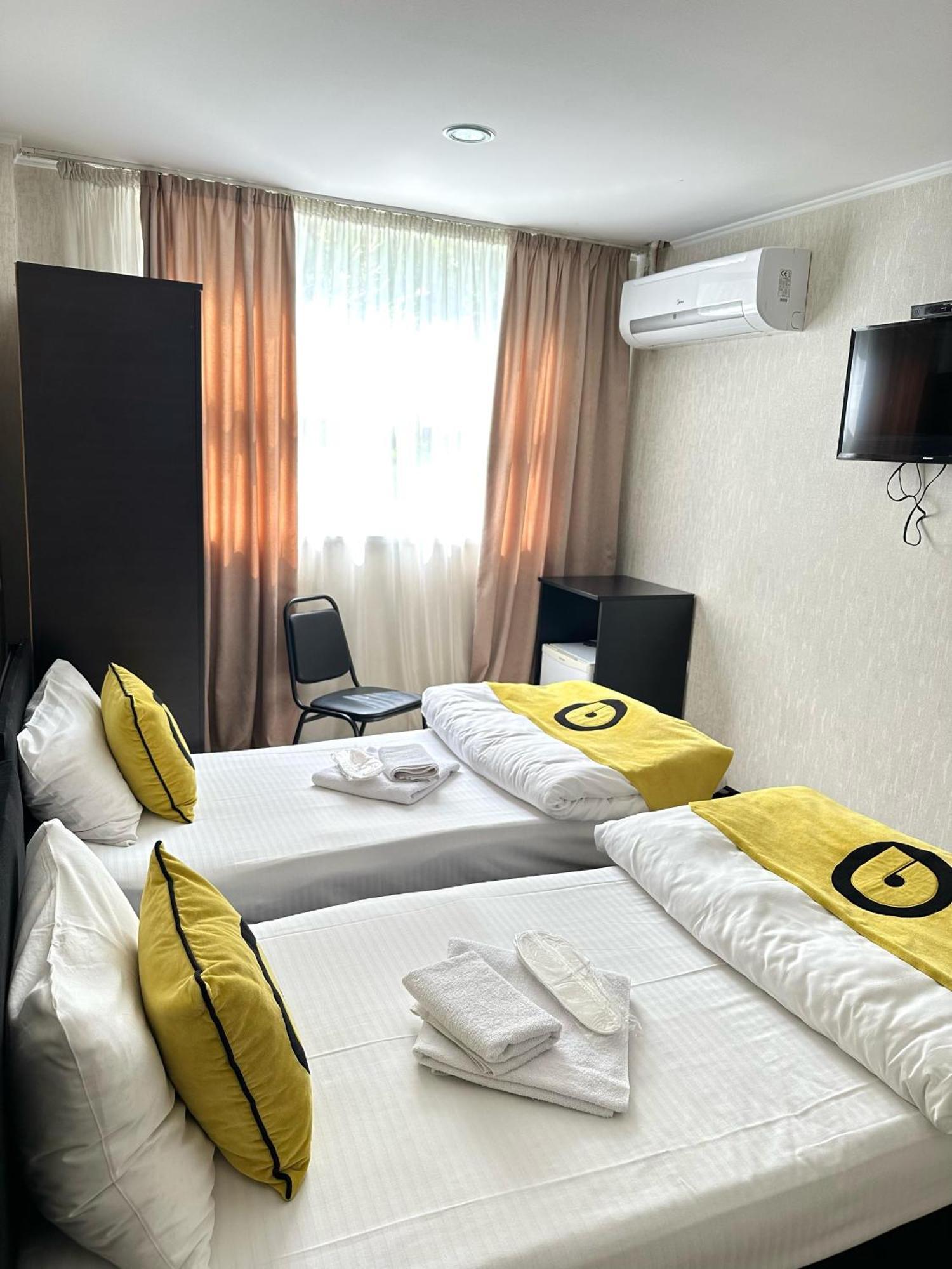 Aura Plaza Hotel Tiflis Exterior foto