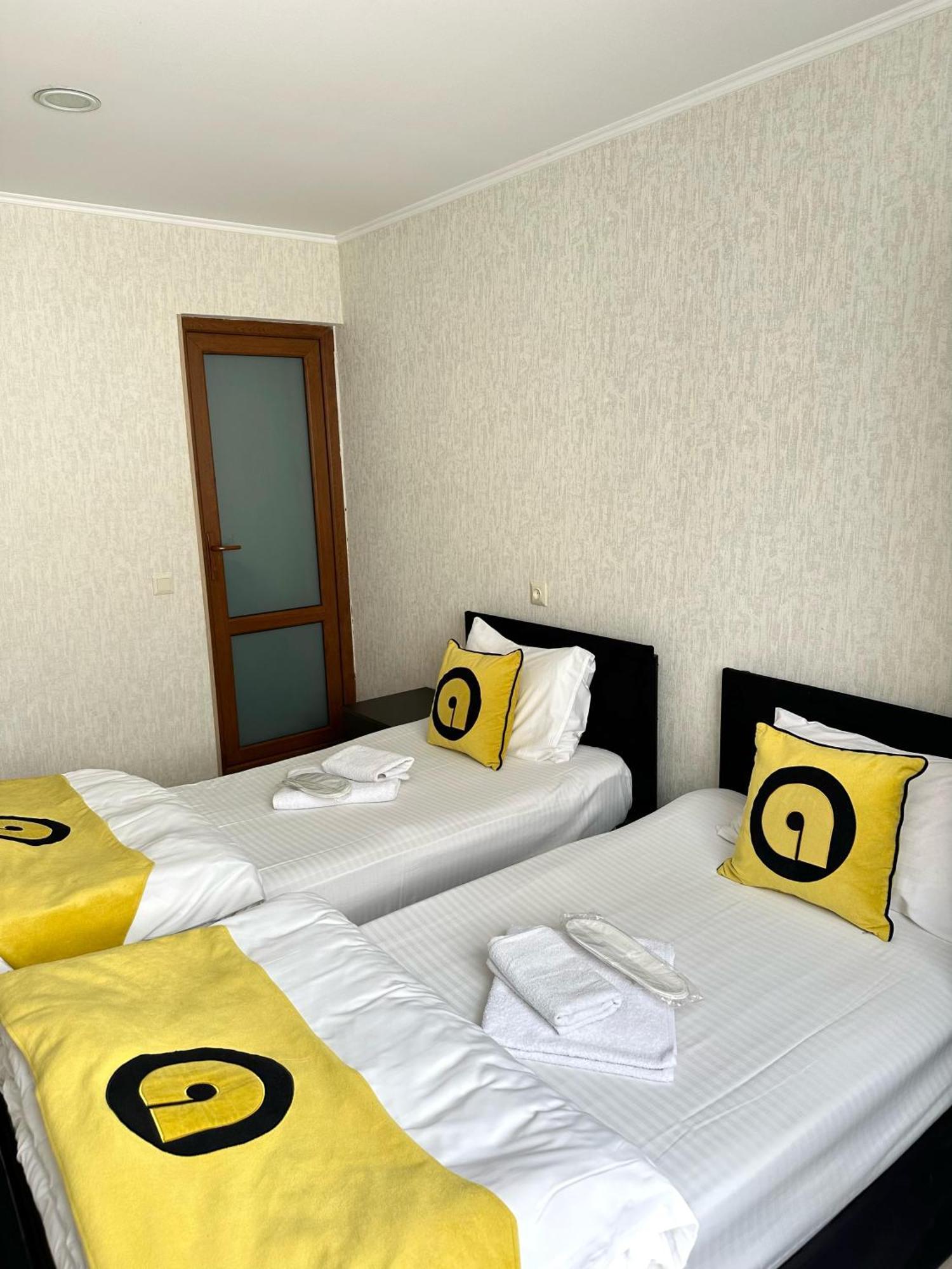 Aura Plaza Hotel Tiflis Exterior foto